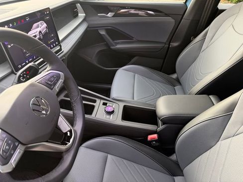 New 2026 Volkswagen Tiguan SE R-Line image 9