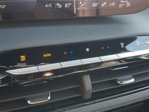 Certified 2025 Buick Enclave Preferred image 14