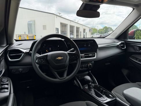 Used 2024 Chevrolet TrailBlazer LT AWD/4WD image 17