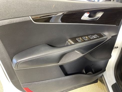 Used 2020 Kia Sorento AWD V6 image 19