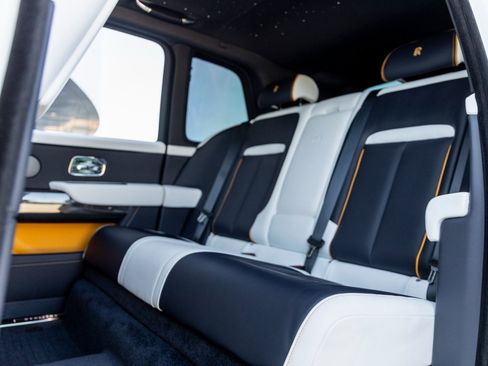 Used 2024 Rolls-Royce Cullinan Black Badge image 38