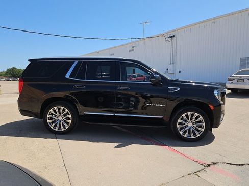 Used 2021 GMC Yukon SLT w/ SLT Premium Package AWD/4WD image 4
