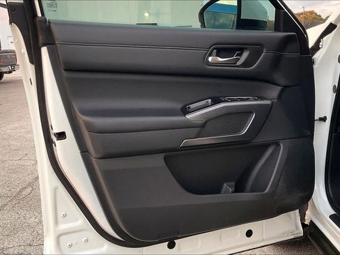 Used 2024 Nissan Pathfinder SL w/ SL Premium Package image 22