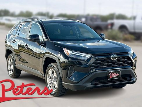 Used 2022 Toyota RAV4 XLE image 1