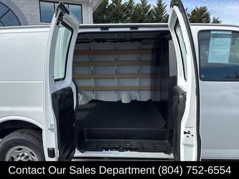 Used 2024 GMC Savana 2500 w/ Driver Convenience Package image 14