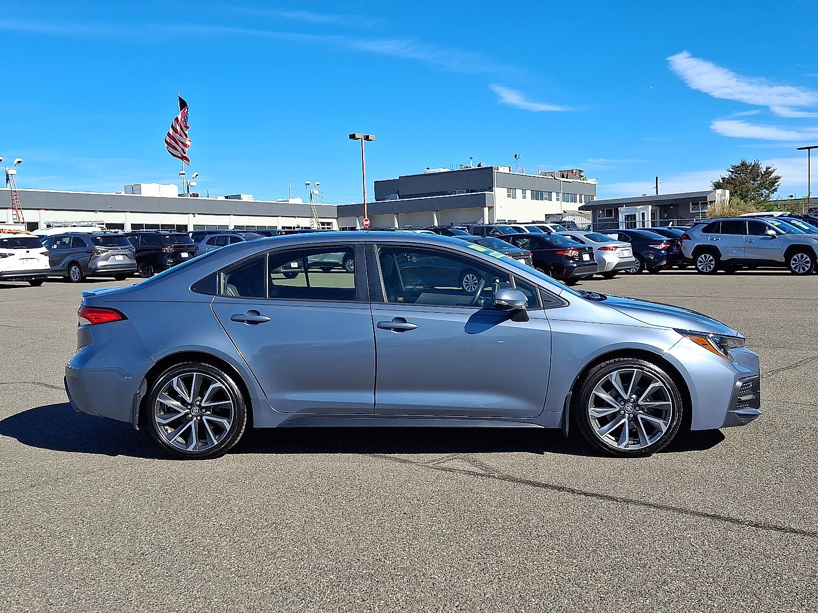 Used 2020 Toyota Corolla SE w/ SE Premium Package FWD image 8