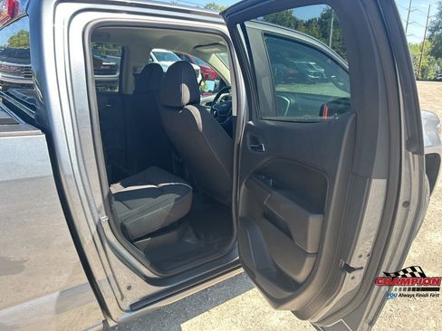 Used 2022 Chevrolet Colorado LT w/ Safety Package image 34