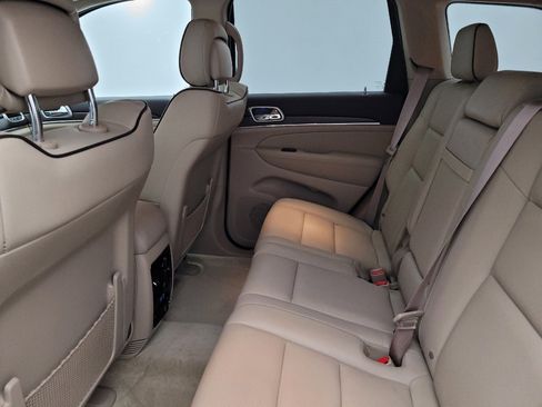 Used 2018 Jeep Grand Cherokee Overland image 18