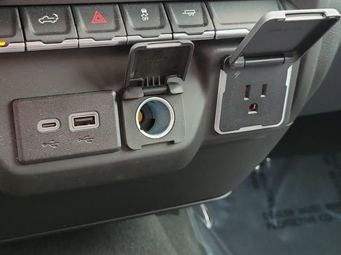 Used 2024 Chevrolet Silverado 1500 Custom image 25