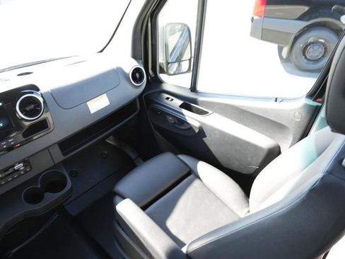Used 2024 Mercedes-Benz Sprinter 2500 image 15