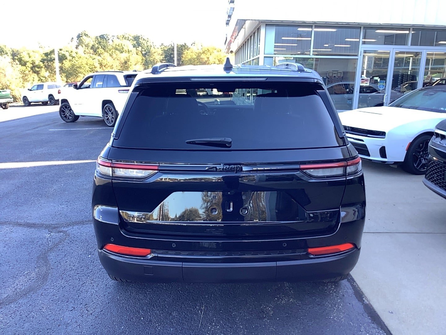 Certified 2025 Jeep Grand Cherokee Altitude AWD/4WD image 4