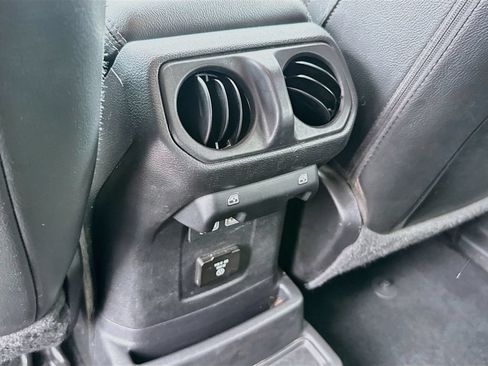Used 2022 Jeep Wrangler Unlimited Sahara AWD/4WD image 28