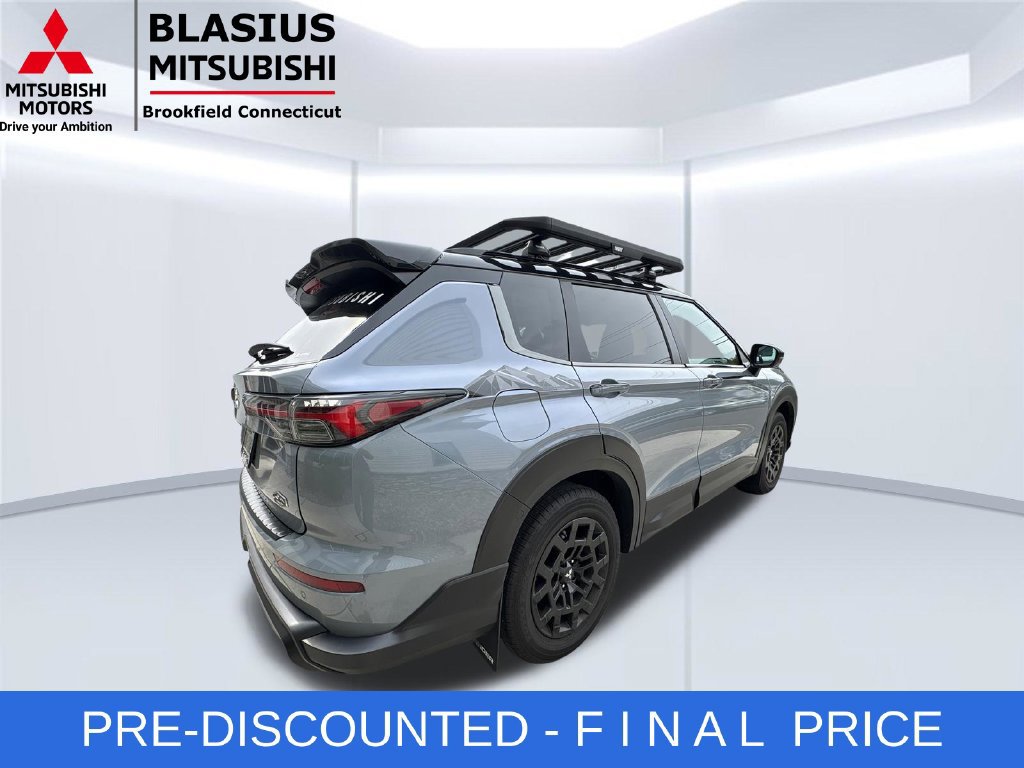 Used 2025 Mitsubishi Outlander AWD image 8
