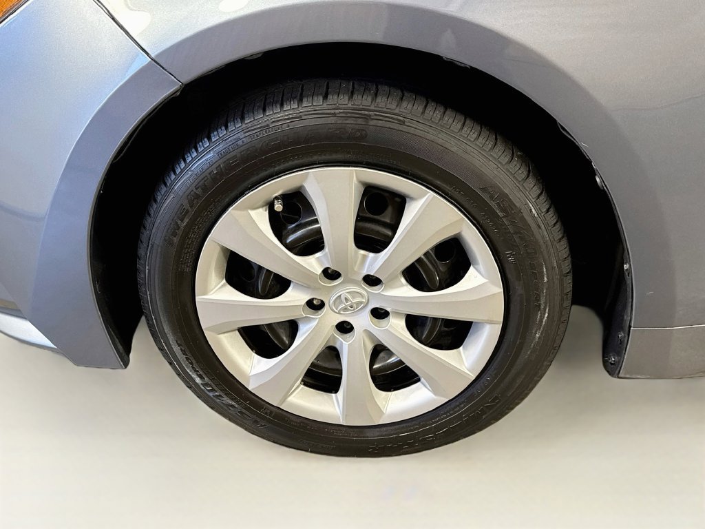 Used 2022 Toyota Corolla LE FWD image 37