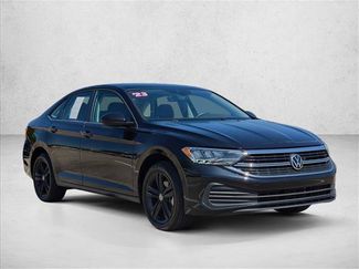 Used 2023 Volkswagen Jetta SE w/ Panoramic Sunroof Package FWD video 3