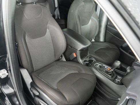 Used 2019 Jeep Cherokee Latitude w/ Popular Appearance Group image 7