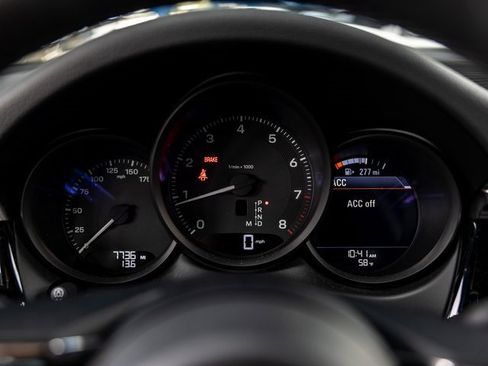 Certified 2025 Porsche Macan image 46