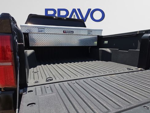 Used 2025 Toyota Tacoma SR5 AWD/4WD image 10