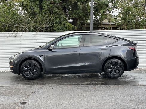 Used 2025 Tesla Model Y Long Range AWD/4WD image 13