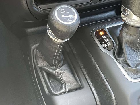 Used 2024 Jeep Gladiator Sport AWD/4WD image 39