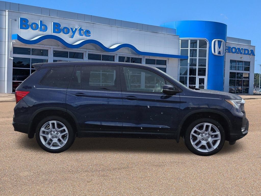 Certified 2025 Honda Passport EX-L image 4