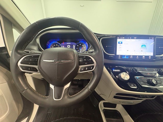 Used 2022 Chrysler Pacifica Touring-L FWD image 22