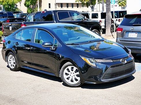 Used 2025 Toyota Corolla LE image 3