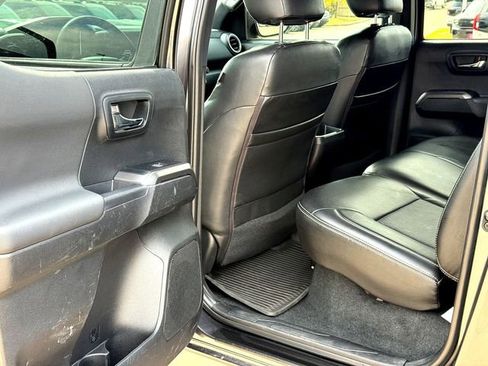 Used 2023 Toyota Tacoma TRD Off-Road image 23