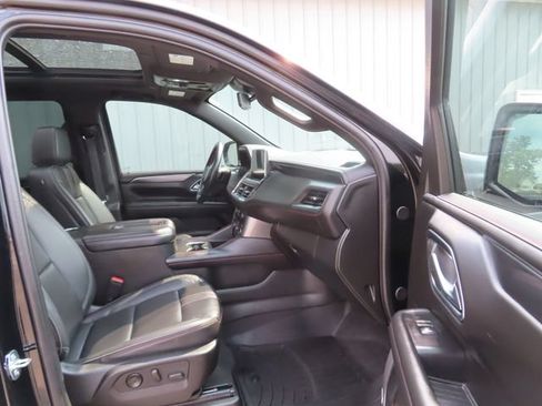 Used 2024 Chevrolet Suburban RST w/ Luxury Package AWD/4WD image 24