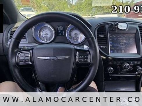 Used 2013 Chrysler 300 S RWD image 31