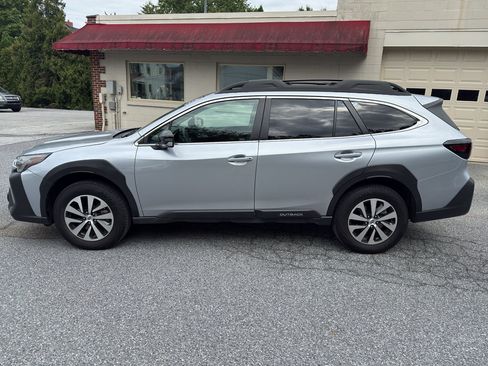 Used 2025 Subaru Outback Premium w/ Popular Package #1A AWD/4WD image 2