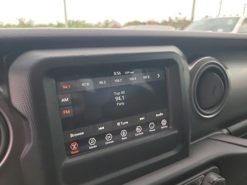 Used 2023 Jeep Gladiator Sport AWD/4WD image 22