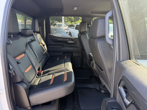 Used 2024 GMC Sierra 1500 AT4 w/ Technology Package AWD/4WD image 9