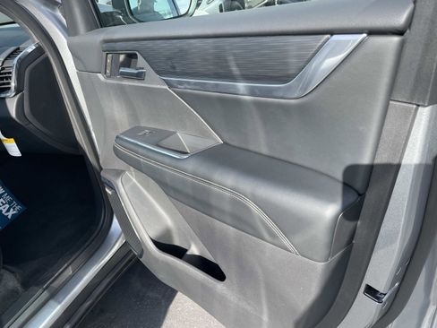 Used 2025 GMC Acadia Elevation w/ Elevation Premium Package image 28