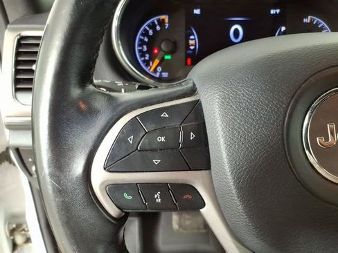 Used 2020 Jeep Grand Cherokee Laredo AWD/4WD image 17