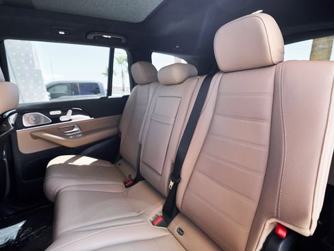 Used 2025 Mercedes-Benz GLS 580 4MATIC image 30
