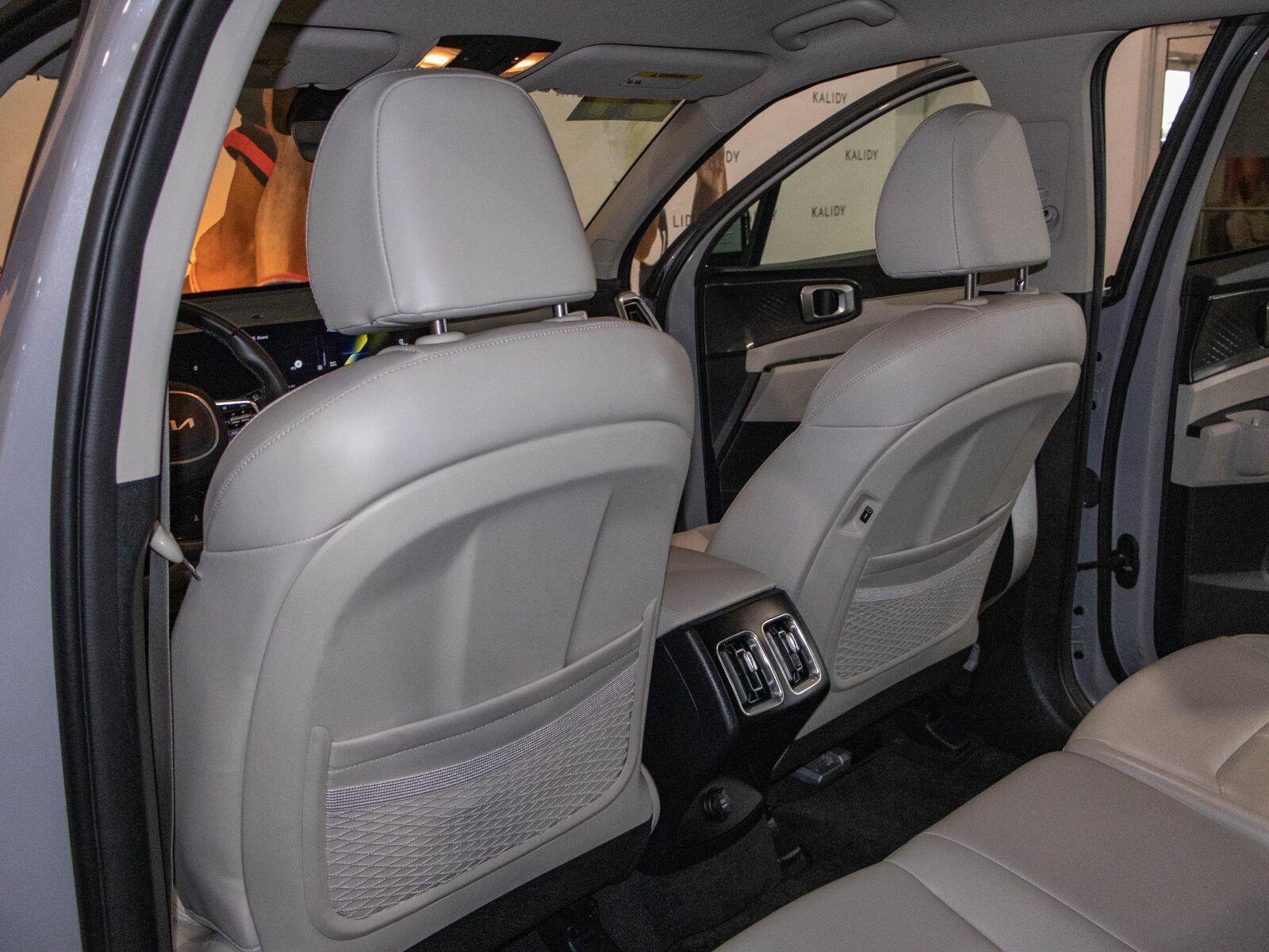 Used 2024 Kia Sorento S FWD image 10