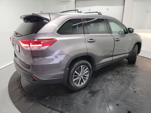 Used 2017 Toyota Highlander XLE image 9