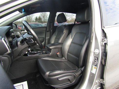 Used 2020 Kia Sportage S image 17