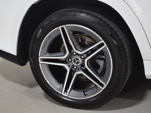 Used 2025 Mercedes-Benz GLS 450 4MATIC image 16