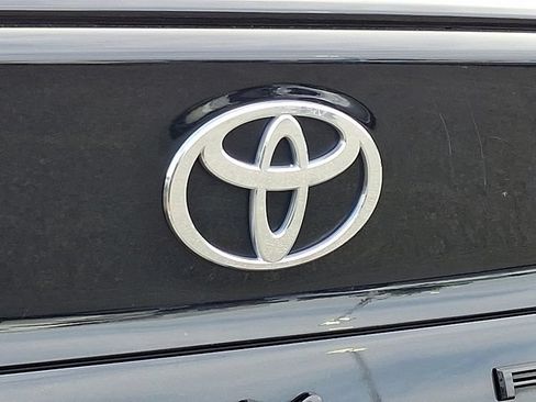Used 2025 Toyota Camry SE FWD image 28