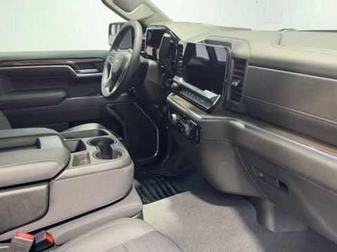 Used 2022 Chevrolet Silverado 1500 LT RWD image 12