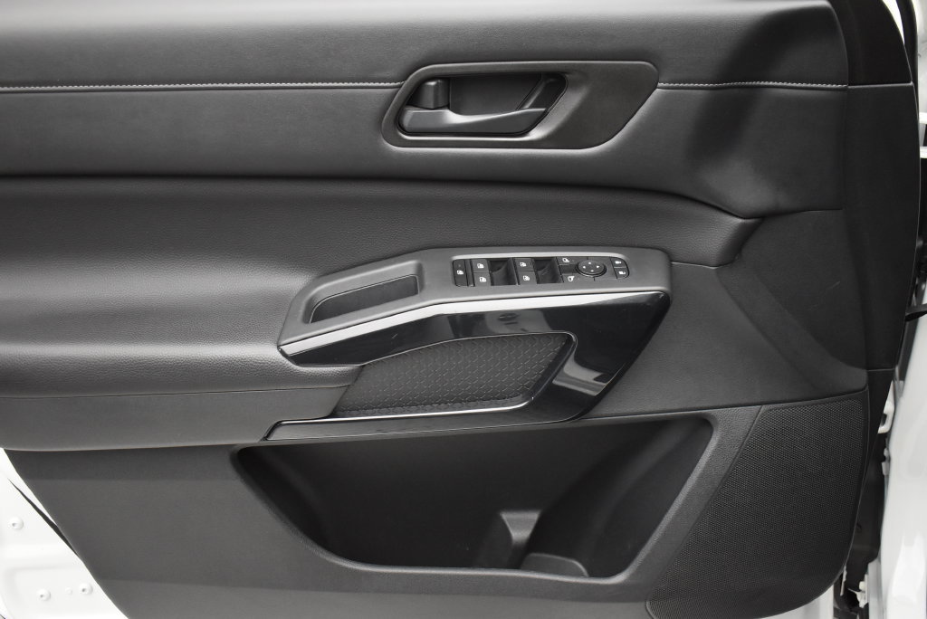 Used 2024 Nissan Pathfinder S AWD/4WD image 9