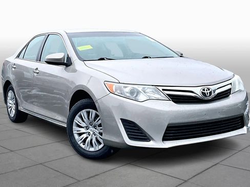 Used 2013 Toyota Camry LE image 2