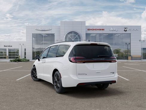 New 2027 Chrysler Pacifica Limited w/ S Appearance Package AWD/4WD image 3