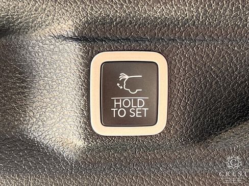 Used 2023 Jeep Grand Cherokee L Limited w/ Luxury Tech Group II image 33