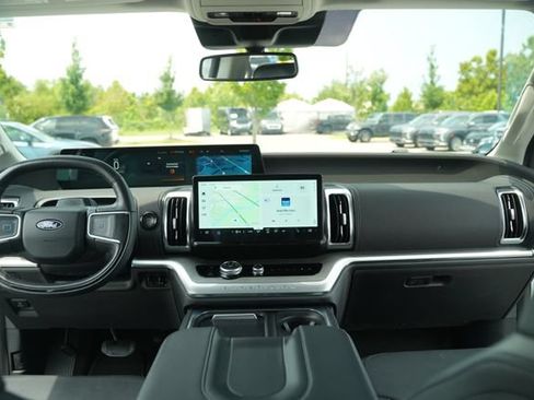 Used 2025 Ford Expedition Platinum AWD/4WD image 29