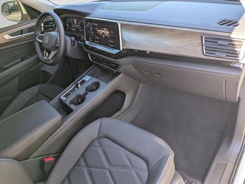 Used 2024 Volkswagen Atlas SE image 22
