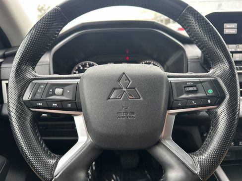 Used 2024 Mitsubishi Outlander SE Black Edition image 24