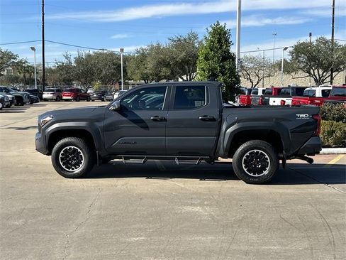 Used 2024 Toyota Tacoma TRD Off-Road image 4